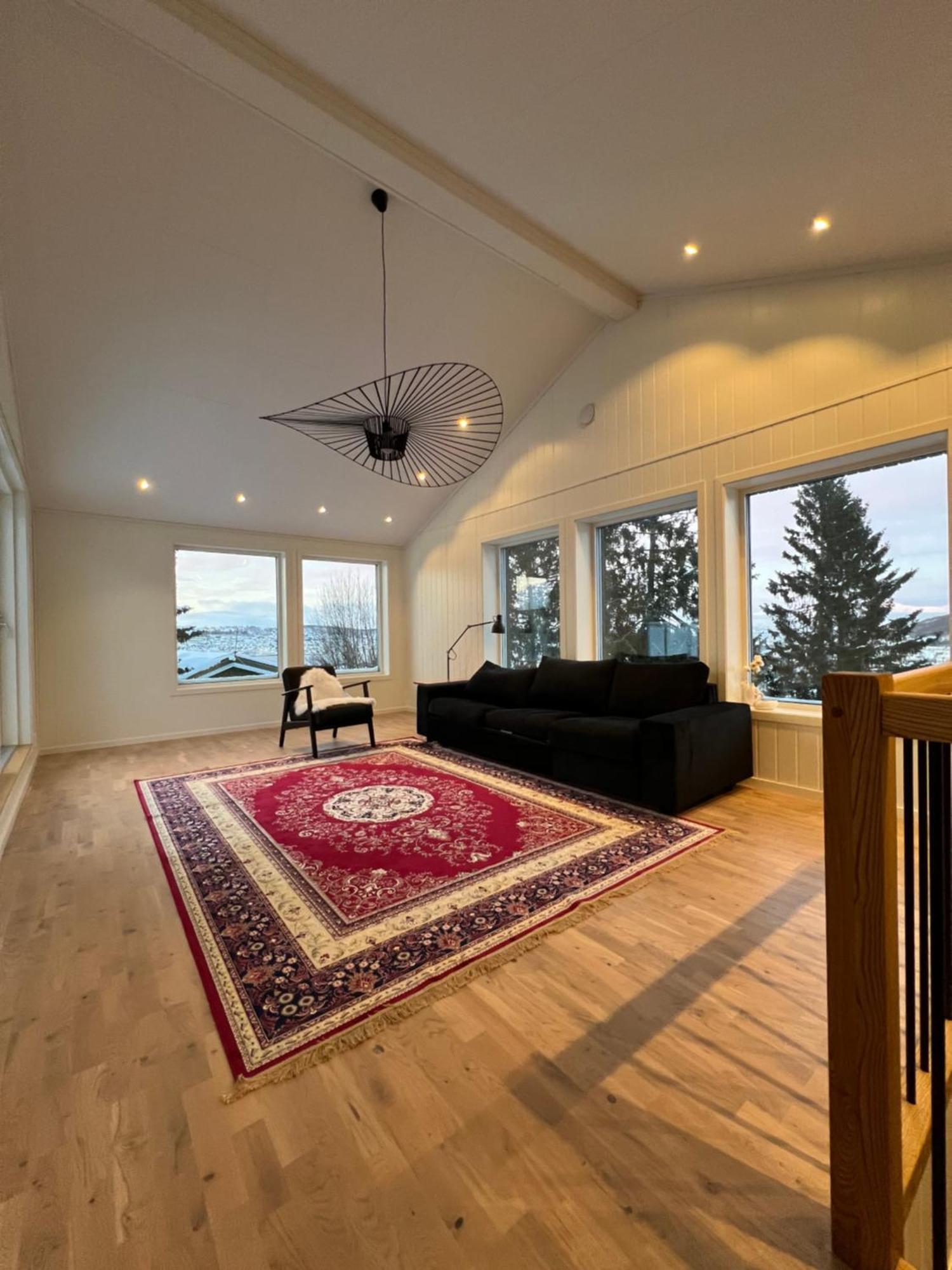 Arctic With Free Parking Apartment Tromso